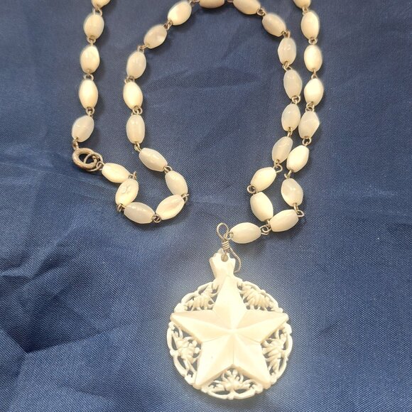 Mother of Pearl Necklace (choker) with Star Pendant - Picture 1 of 5